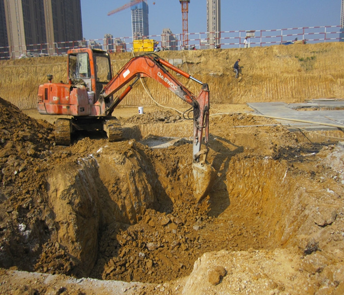南昌市建筑設計研究院總部辦公大樓工程電梯基坑開挖